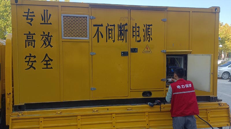 沅江柴油发电机组和UPS电源配合使用时，如何避免切换过程中的电力中断？
